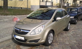 Opel Corsa 1.4 16V Edition in Champagner, mit Flex-Fix-Trägersystem, scheckheftgepflegt