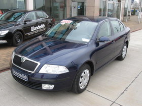 Skoda Octavia II, 2.0 FSI, 150 PS Limousine in blau
