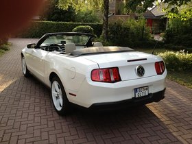 Mustang Cabrio weiß  2011