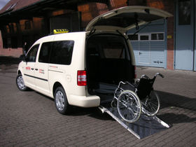 VW Caddy Maxi Trendline BlueMotion Rollstuhl TAXI