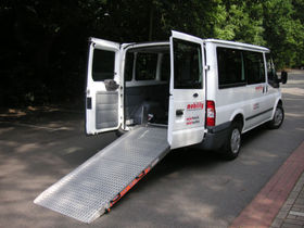 FORD Transit FT280K 9-Sitzer Rollstuhl/Eurorampe