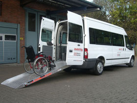 FORD Transit Kombi 300L 9-Sitzer Rollstuhl/Eurorampe