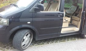 VW T5 black magic schwarz metallic 275/35 Reifen auf Alufelgen