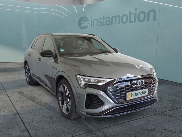 Audi Q8 50 quattro S line Automatik Display