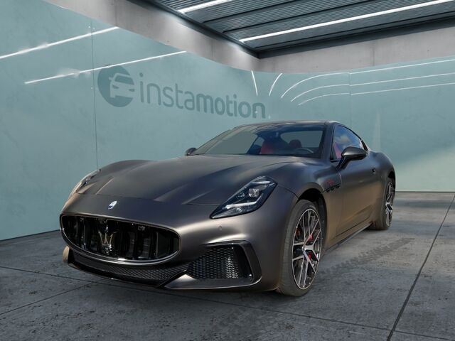 Maserati Granturismo TROFEO MY24 Grigio&Rosso max Pakete